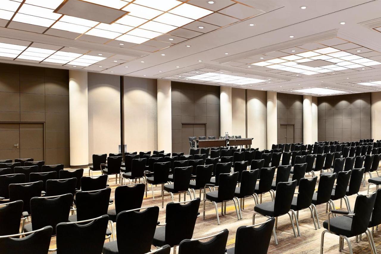 Sheraton Amsterdam Airport Hotel And Conference Center Amsterdam Airport Schiphol Bagian luar foto